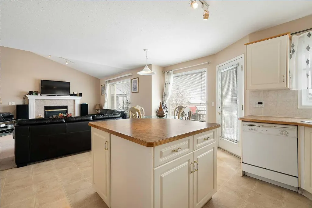 141 Arbour Stone Close NW Calgary AB T3G4T2