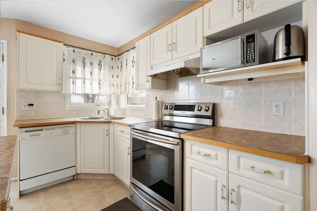 141 Arbour Stone Close NW Calgary AB T3G4T2