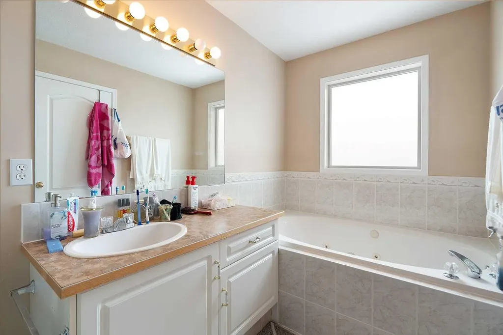 141 Arbour Stone Close NW Calgary AB T3G4T2