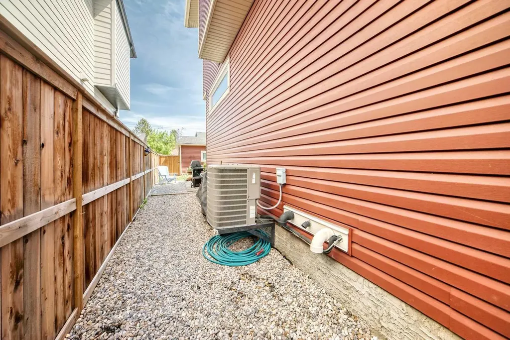 1048 Regal Crescent NE Calgary AB T2E5H1