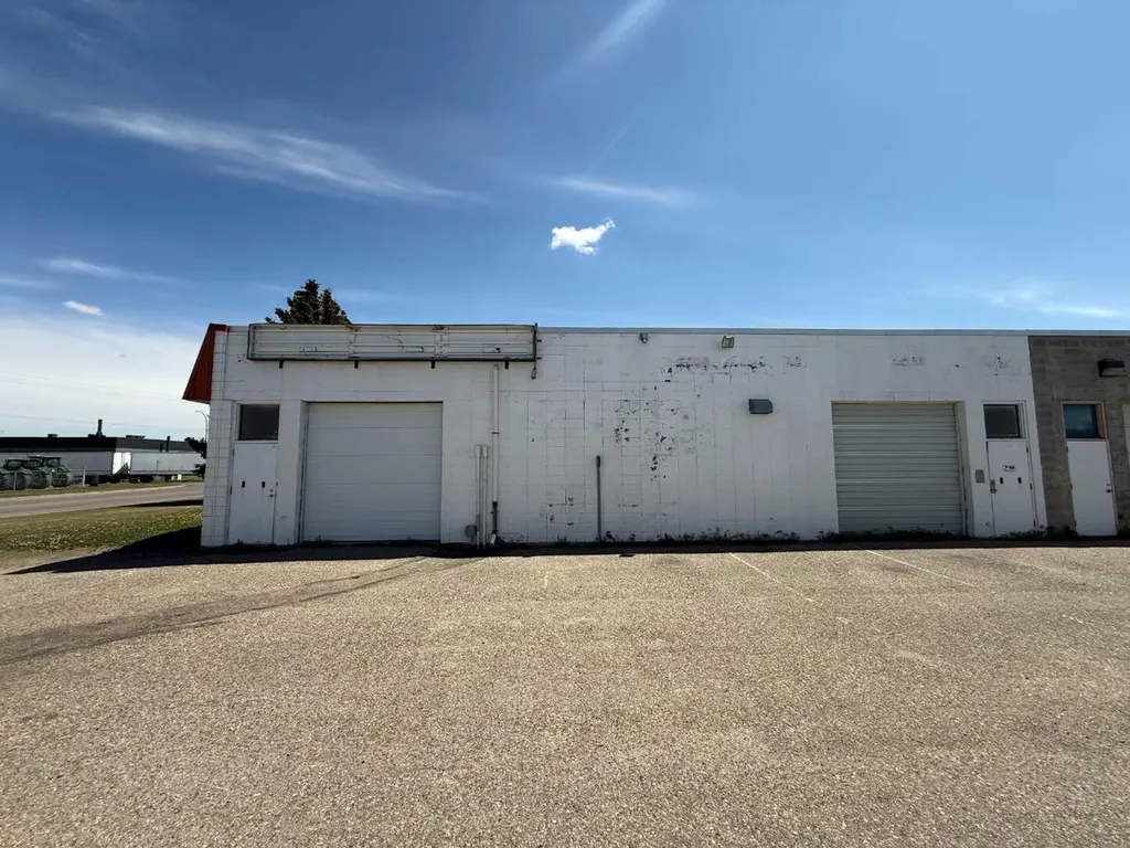 1710 31 Street N Lethbridge AB T1H5H1