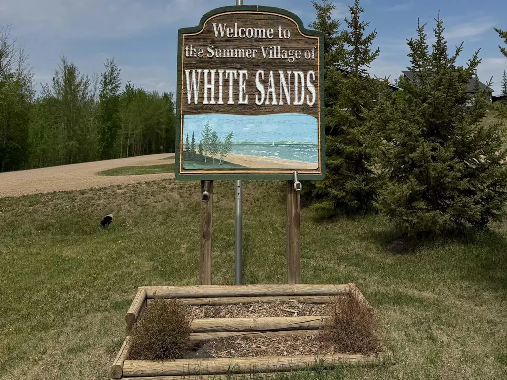 16 Earl's Way White Sands AB T0C 2L0