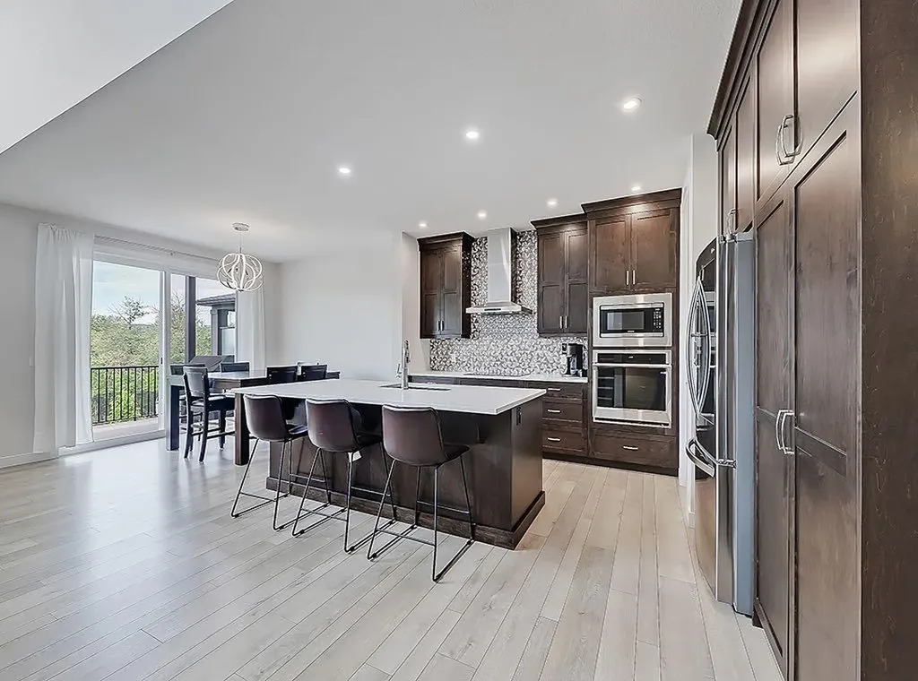 548 Cranbrook Gardens SE Calgary AB T3M 3N5