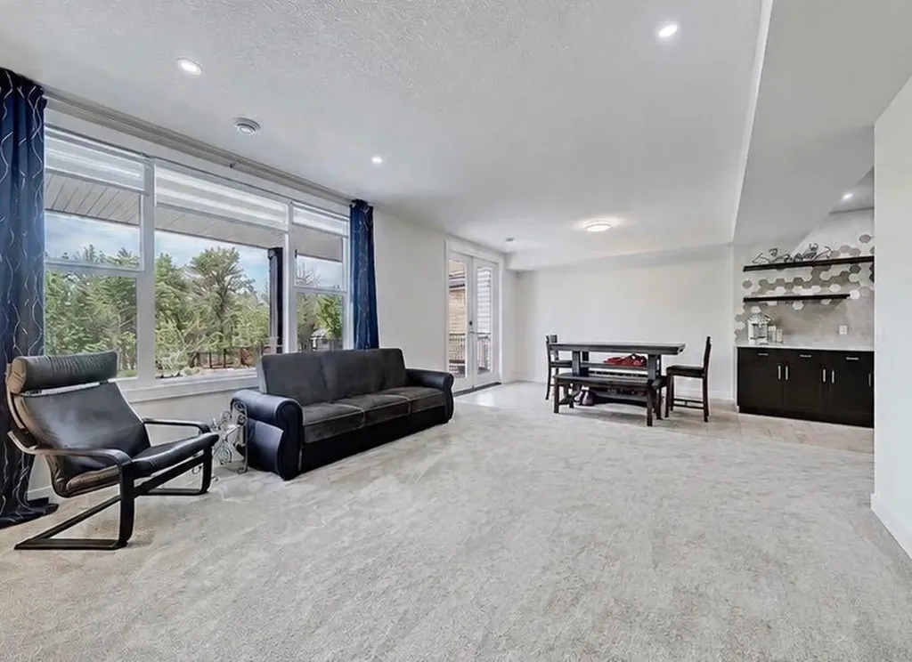 548 Cranbrook Gardens SE Calgary AB T3M 3N5