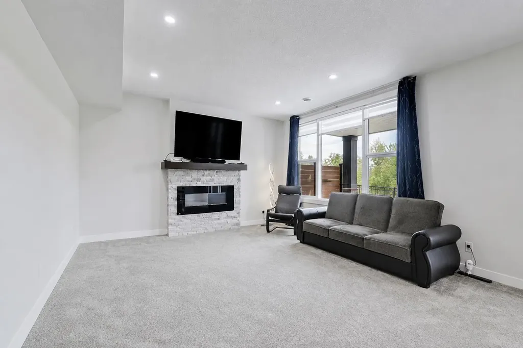 548 Cranbrook Gardens SE Calgary AB T3M 3N5