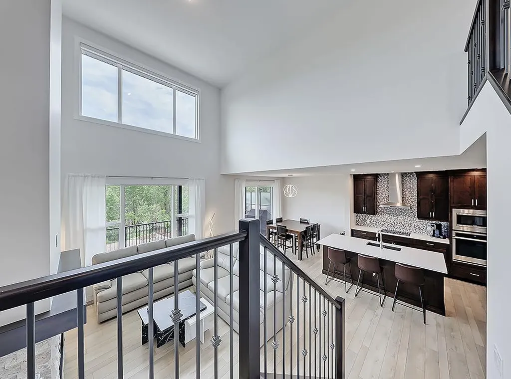 548 Cranbrook Gardens SE Calgary AB T3M 3N5