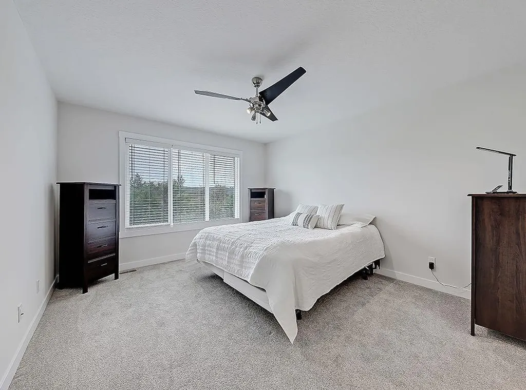 548 Cranbrook Gardens SE Calgary AB T3M 3N5