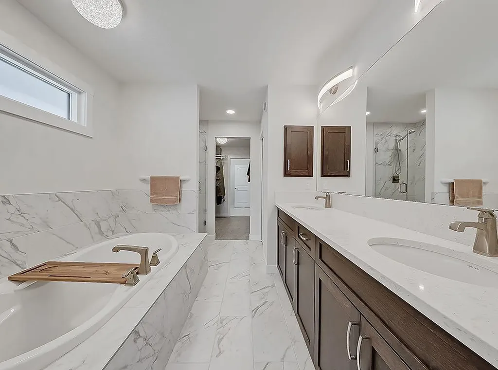 548 Cranbrook Gardens SE Calgary AB T3M 3N5