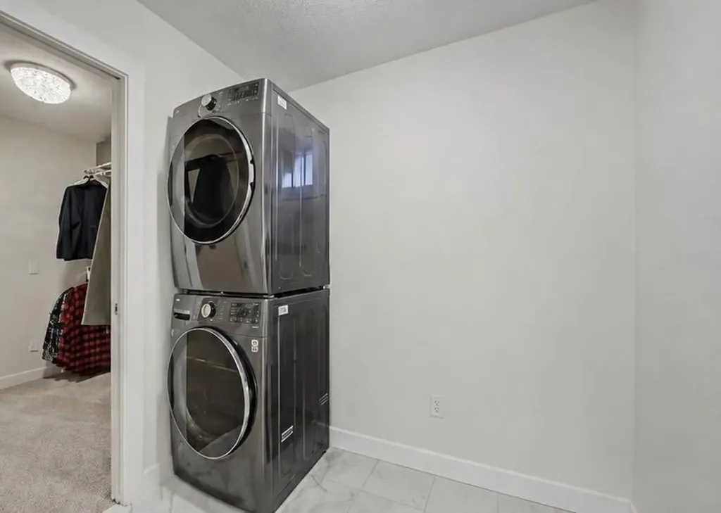 548 Cranbrook Gardens SE Calgary AB T3M 3N5
