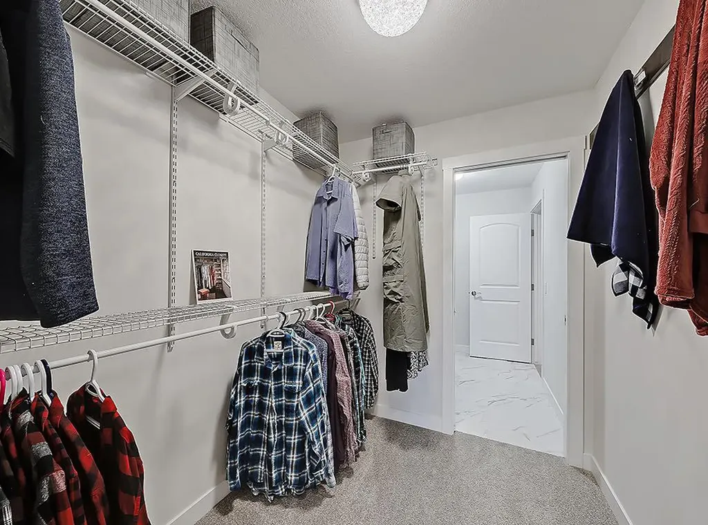 548 Cranbrook Gardens SE Calgary AB T3M 3N5