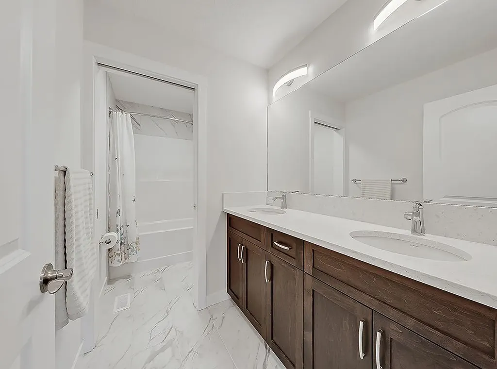 548 Cranbrook Gardens SE Calgary AB T3M 3N5