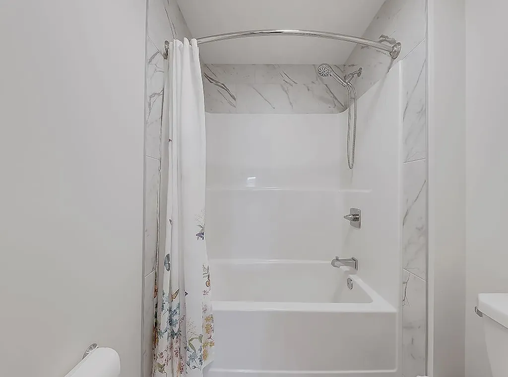 548 Cranbrook Gardens SE Calgary AB T3M 3N5