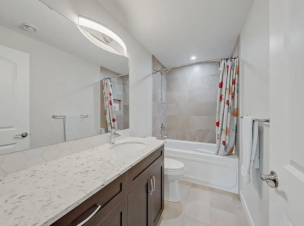 548 Cranbrook Gardens SE Calgary AB T3M 3N5