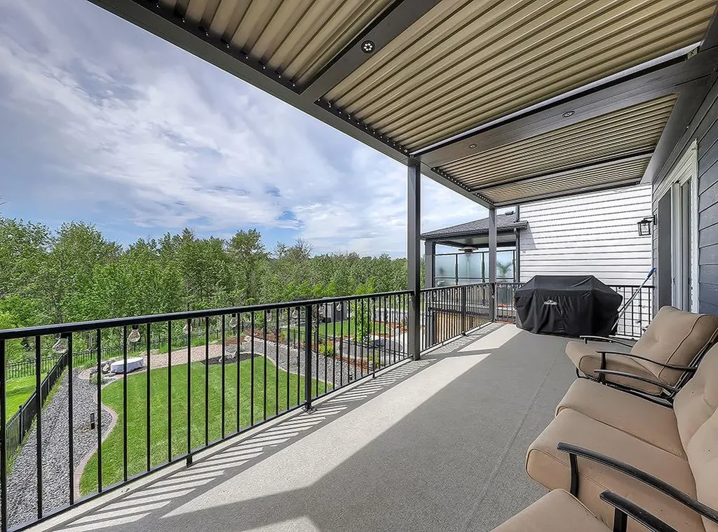 548 Cranbrook Gardens SE Calgary AB T3M 3N5