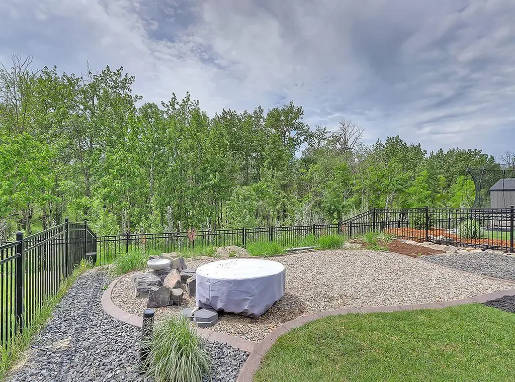 548 Cranbrook Gardens SE Calgary AB T3M 3N5