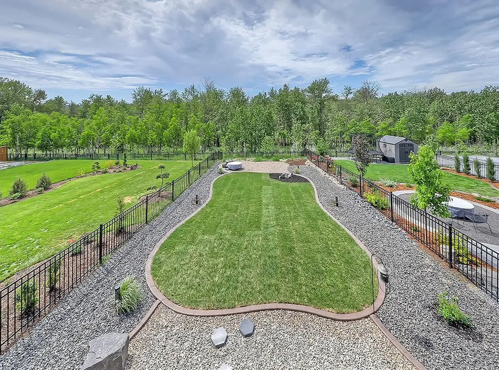 548 Cranbrook Gardens SE Calgary AB T3M 3N5