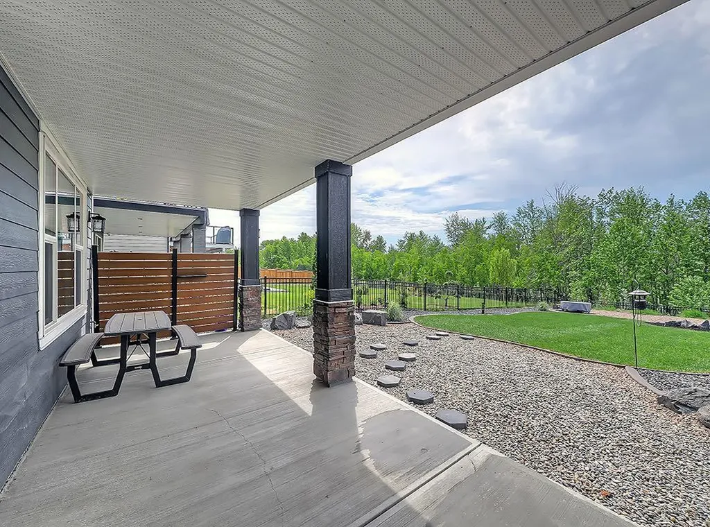 548 Cranbrook Gardens SE Calgary AB T3M 3N5