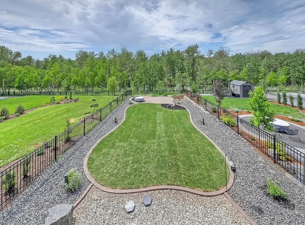 548 Cranbrook Gardens SE Calgary AB T3M 3N5