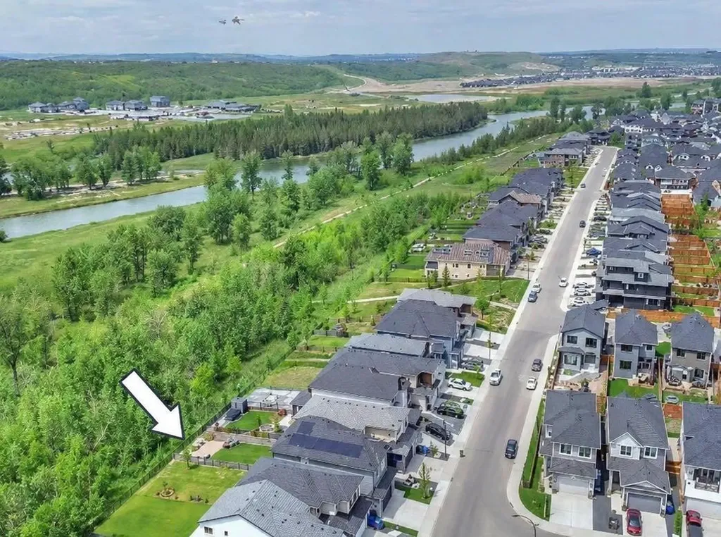 548 Cranbrook Gardens SE Calgary AB T3M 3N5