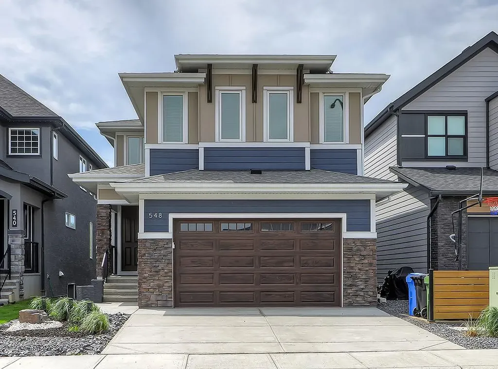 548 Cranbrook Gardens SE Calgary AB T3M 3N5