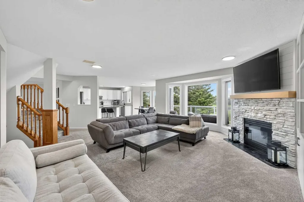 11212 Valley Ridge Drive NW Calgary AB T3B 5L8