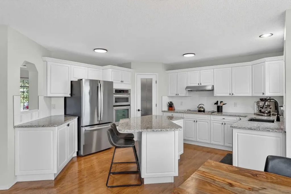 11212 Valley Ridge Drive NW Calgary AB T3B 5L8