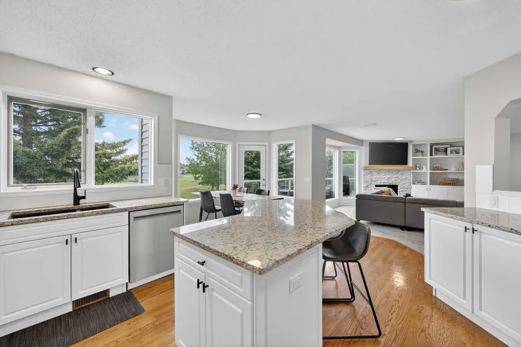 11212 Valley Ridge Drive NW Calgary AB T3B 5L8