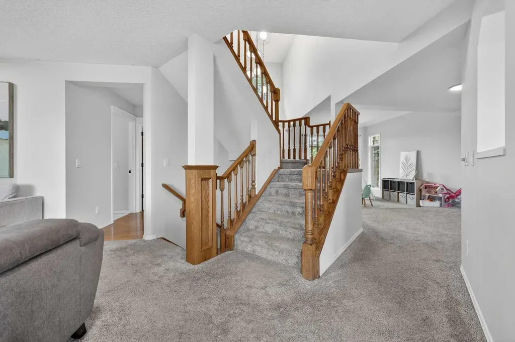 11212 Valley Ridge Drive NW Calgary AB T3B 5L8