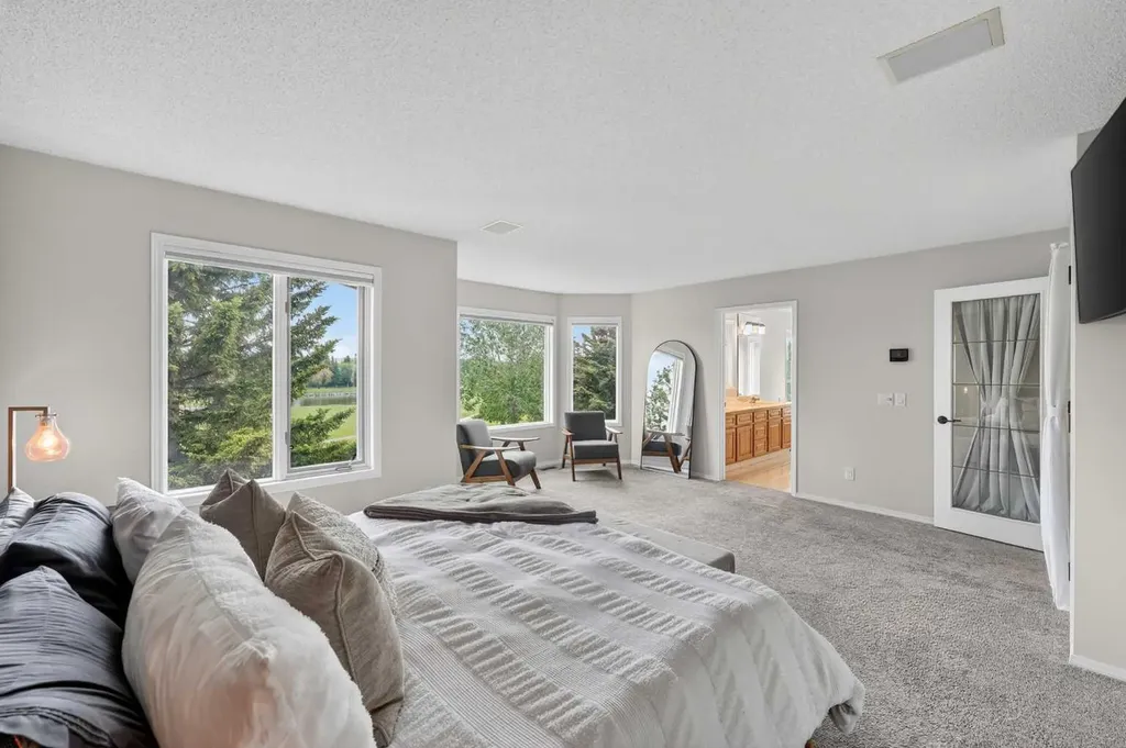 11212 Valley Ridge Drive NW Calgary AB T3B 5L8