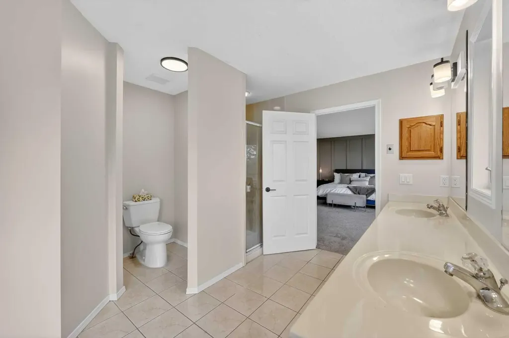 11212 Valley Ridge Drive NW Calgary AB T3B 5L8