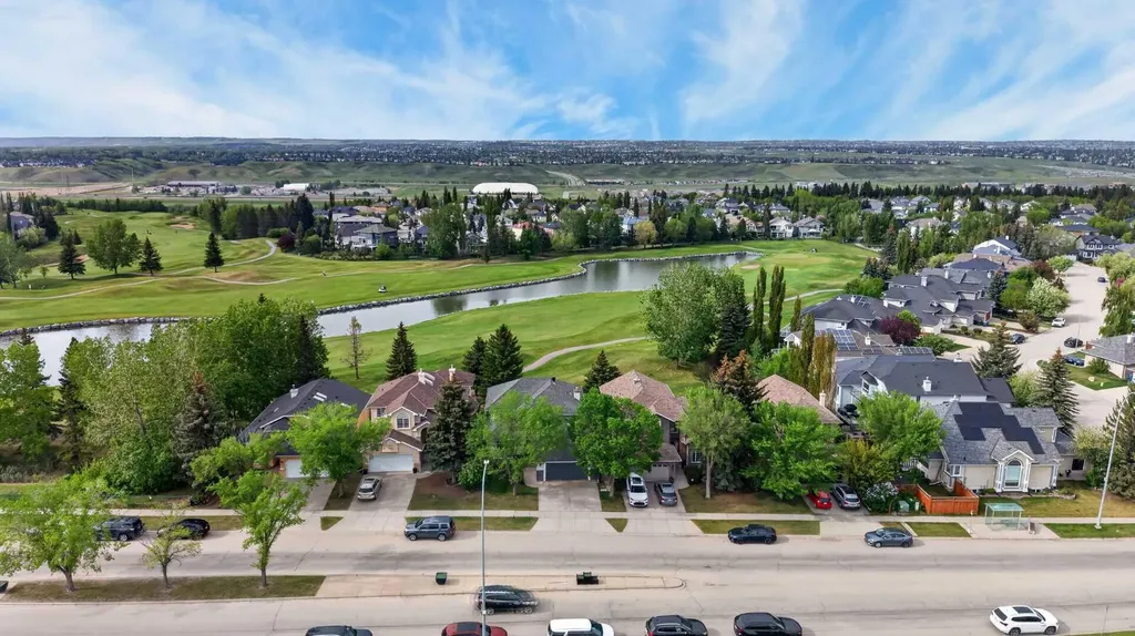 11212 Valley Ridge Drive NW Calgary AB T3B 5L8