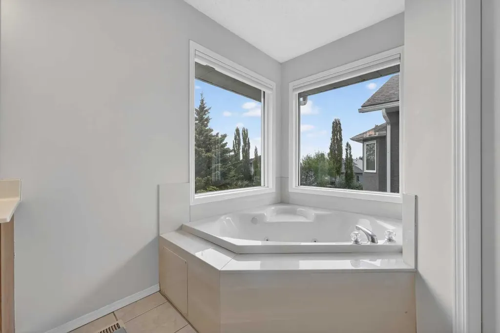 11212 Valley Ridge Drive NW Calgary AB T3B 5L8