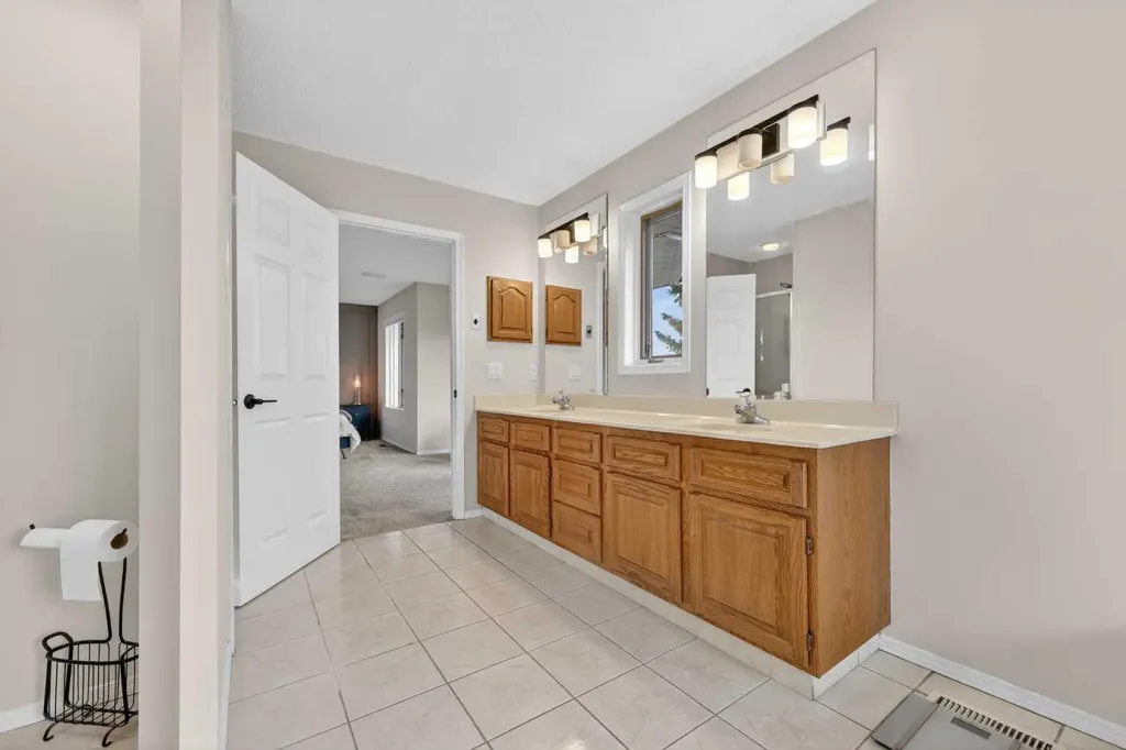 11212 Valley Ridge Drive NW Calgary AB T3B 5L8