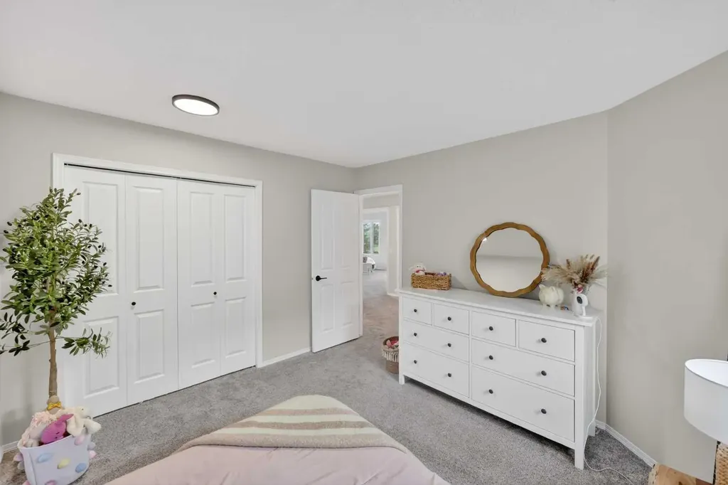 11212 Valley Ridge Drive NW Calgary AB T3B 5L8