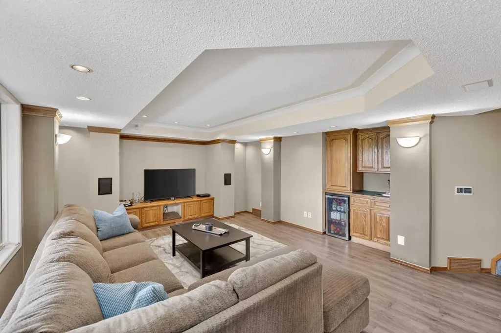 11212 Valley Ridge Drive NW Calgary AB T3B 5L8
