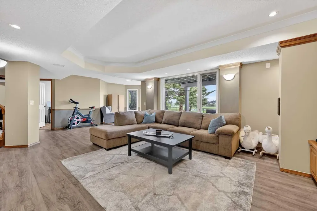11212 Valley Ridge Drive NW Calgary AB T3B 5L8