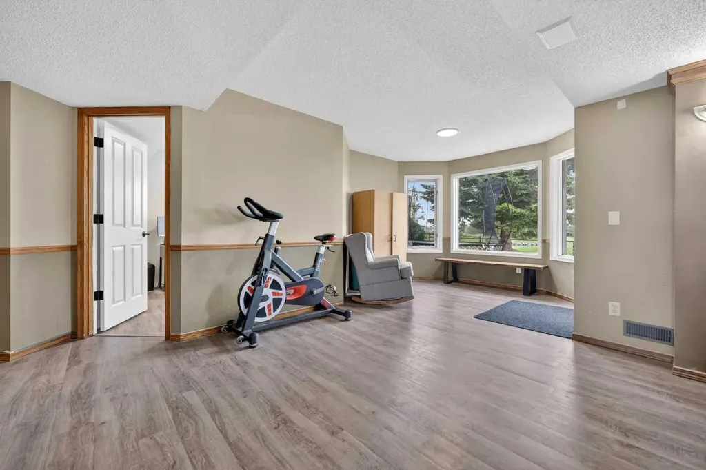 11212 Valley Ridge Drive NW Calgary AB T3B 5L8