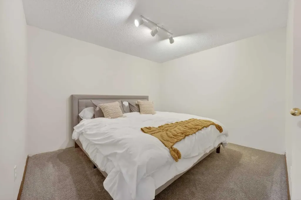 11212 Valley Ridge Drive NW Calgary AB T3B 5L8