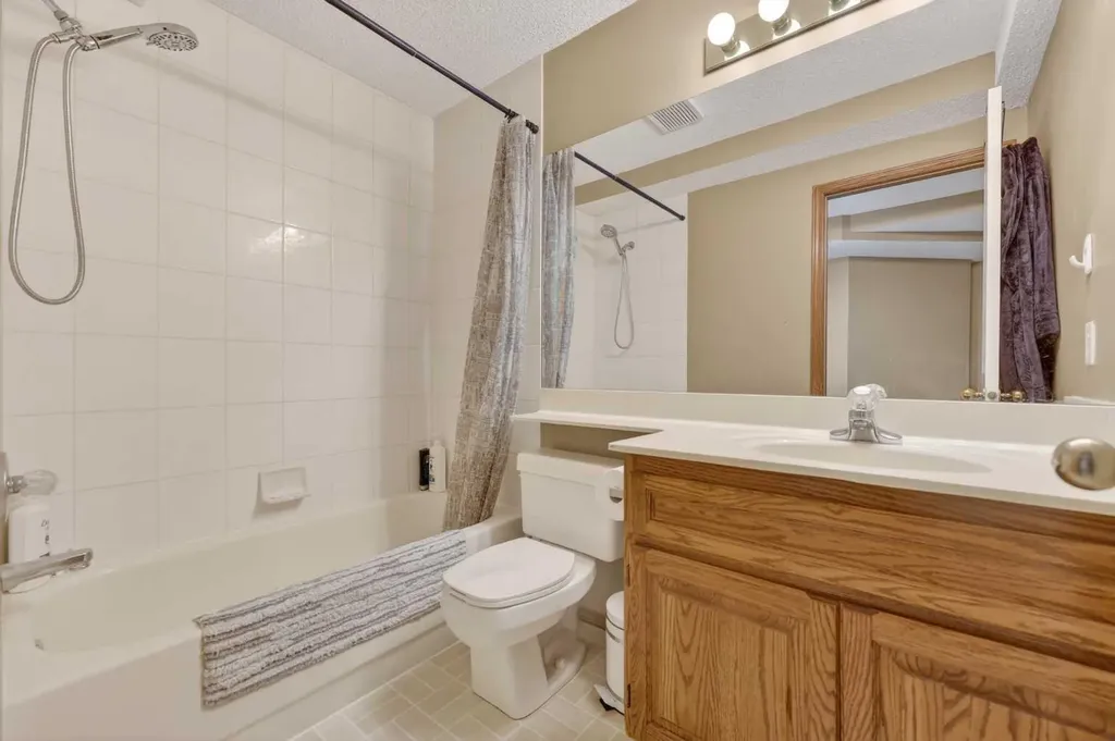 11212 Valley Ridge Drive NW Calgary AB T3B 5L8