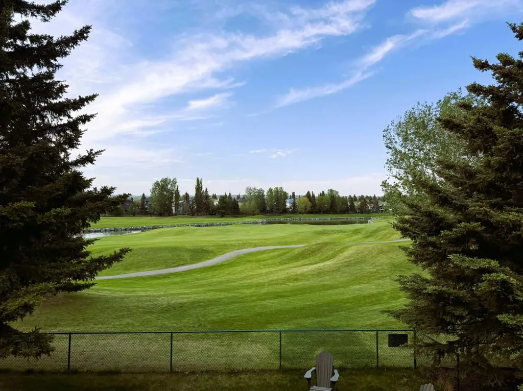 11212 Valley Ridge Drive NW Calgary AB T3B 5L8