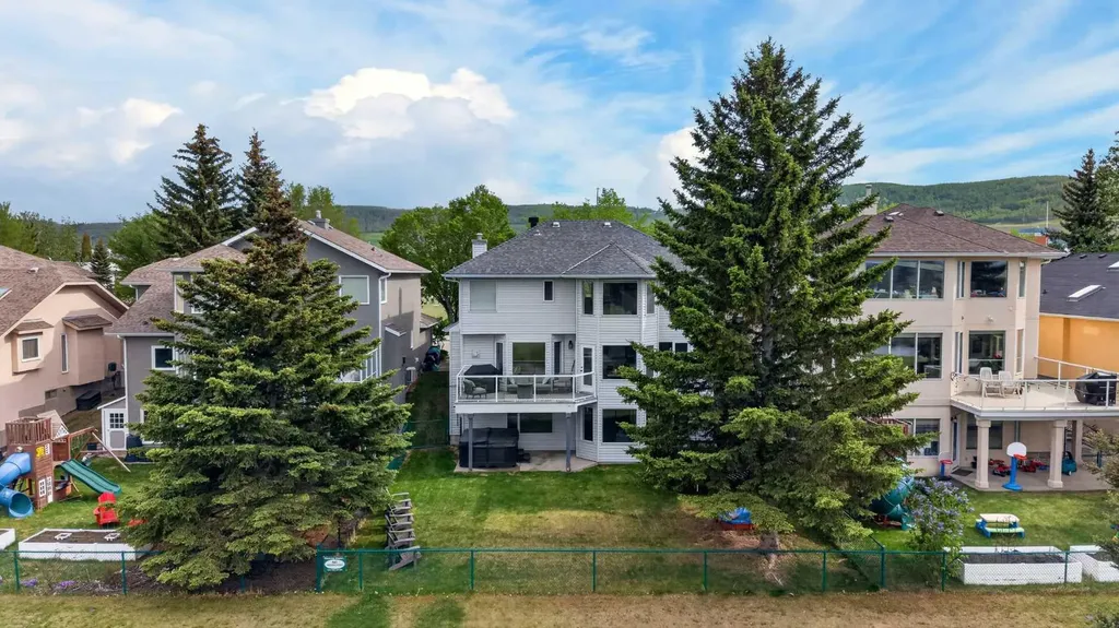 11212 Valley Ridge Drive NW Calgary AB T3B 5L8