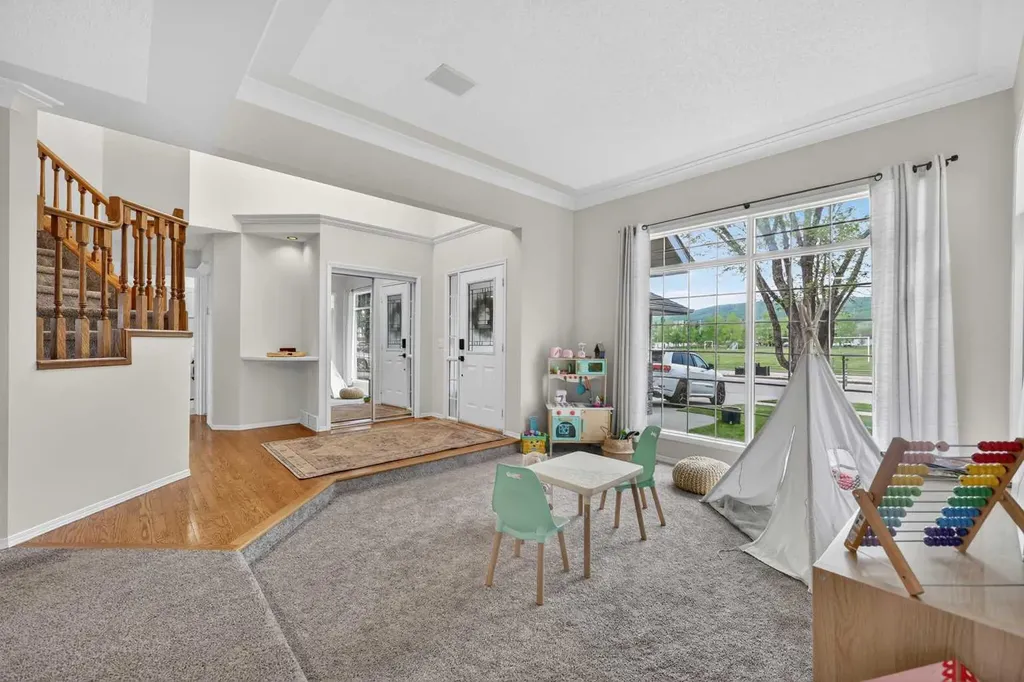 11212 Valley Ridge Drive NW Calgary AB T3B 5L8