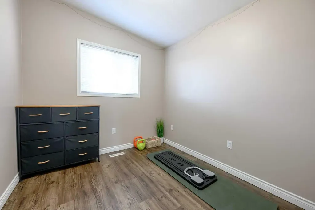 9249 94 Avenue Grande Prairie AB T8V 7S1