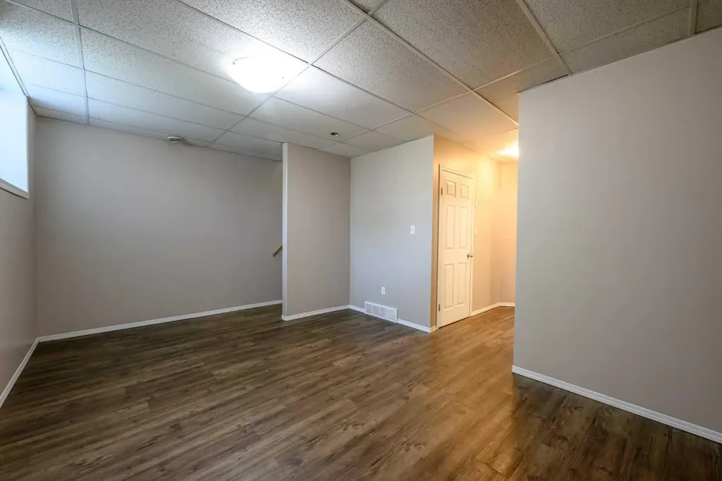 9249 94 Avenue Grande Prairie AB T8V 7S1