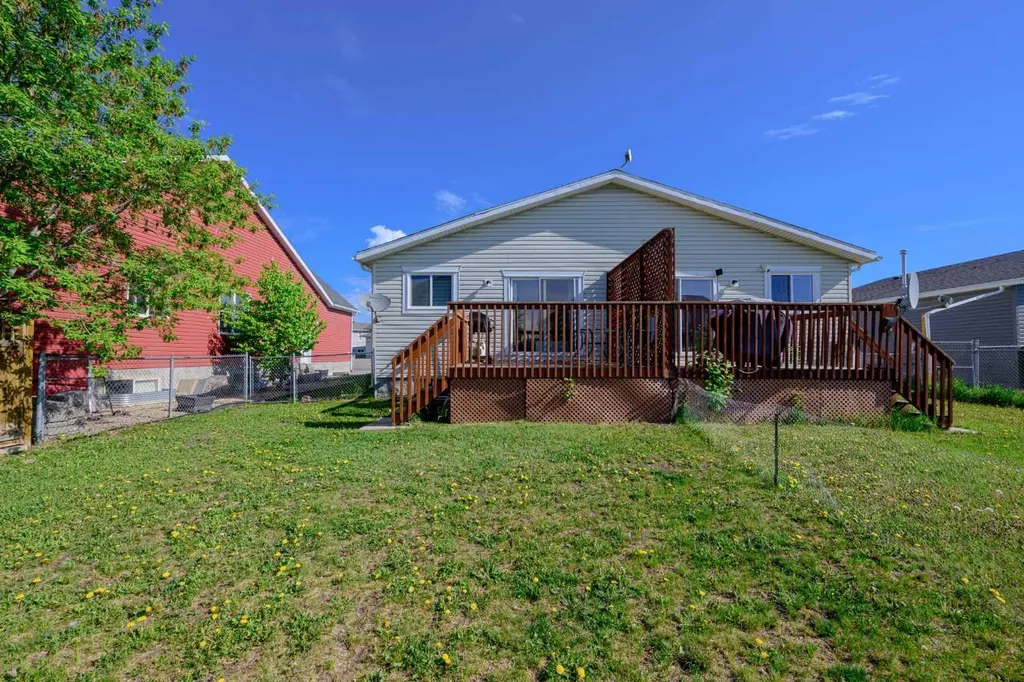 9249 94 Avenue Grande Prairie AB T8V 7S1