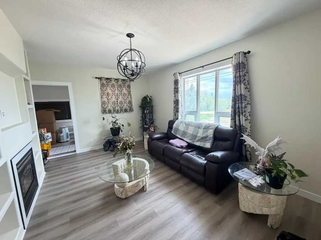 203 3 Street Mclaughlin AB T0B2Y0