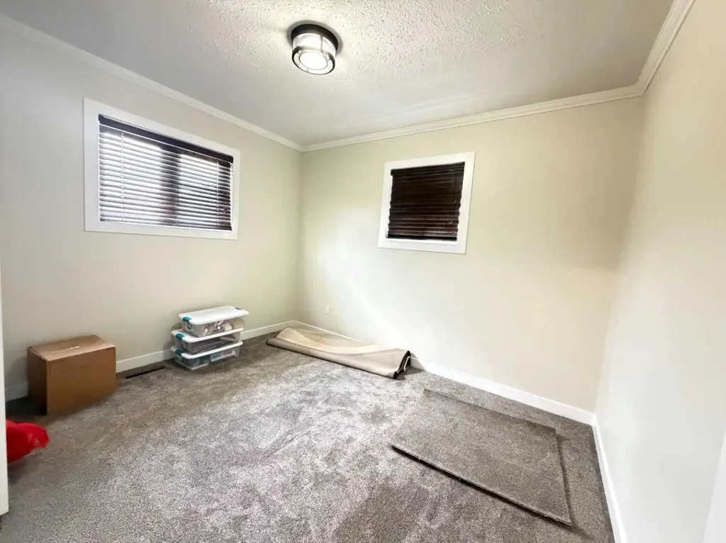 203 3 Street Mclaughlin AB T0B2Y0
