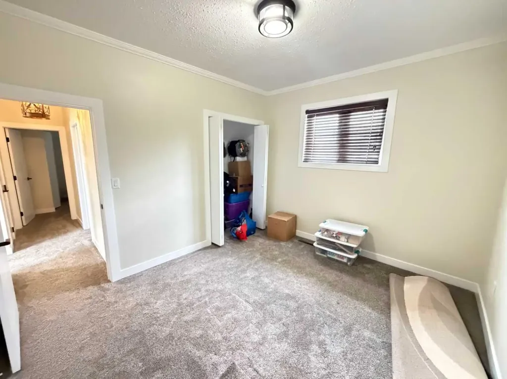203 3 Street Mclaughlin AB T0B2Y0