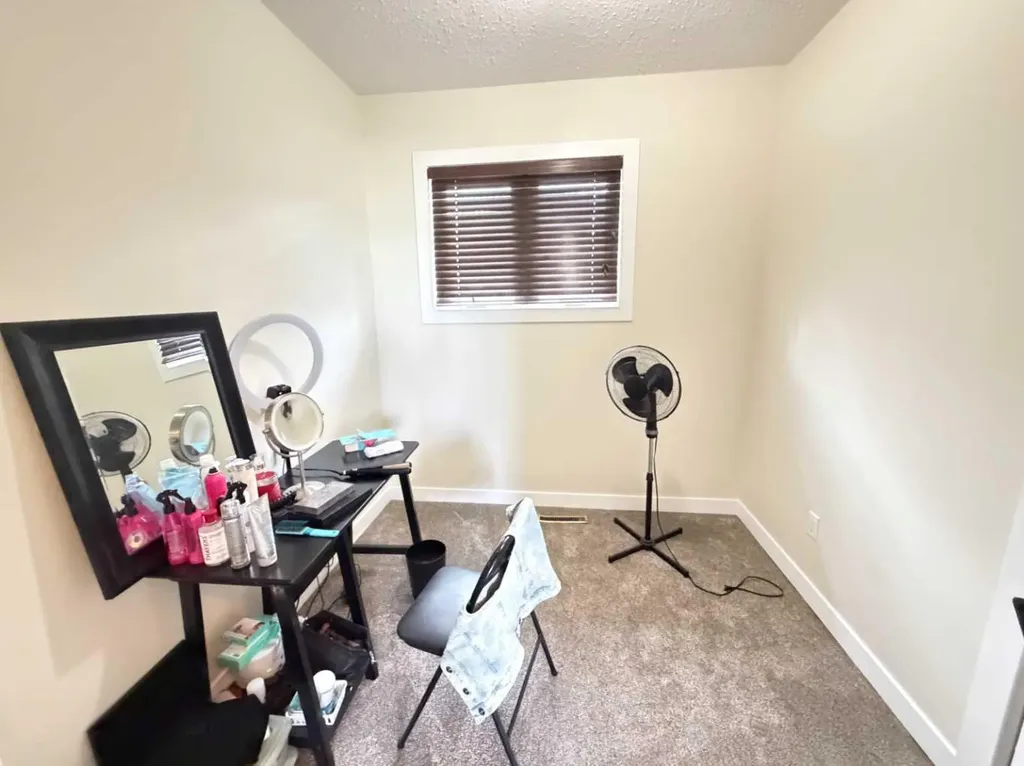 203 3 Street Mclaughlin AB T0B2Y0