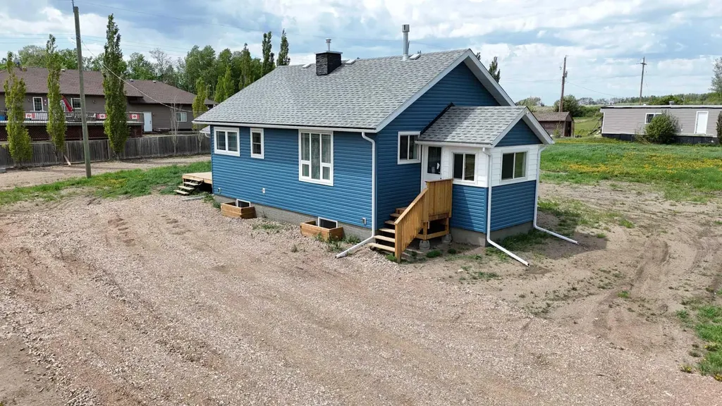 203 3 Street Mclaughlin AB T0B2Y0